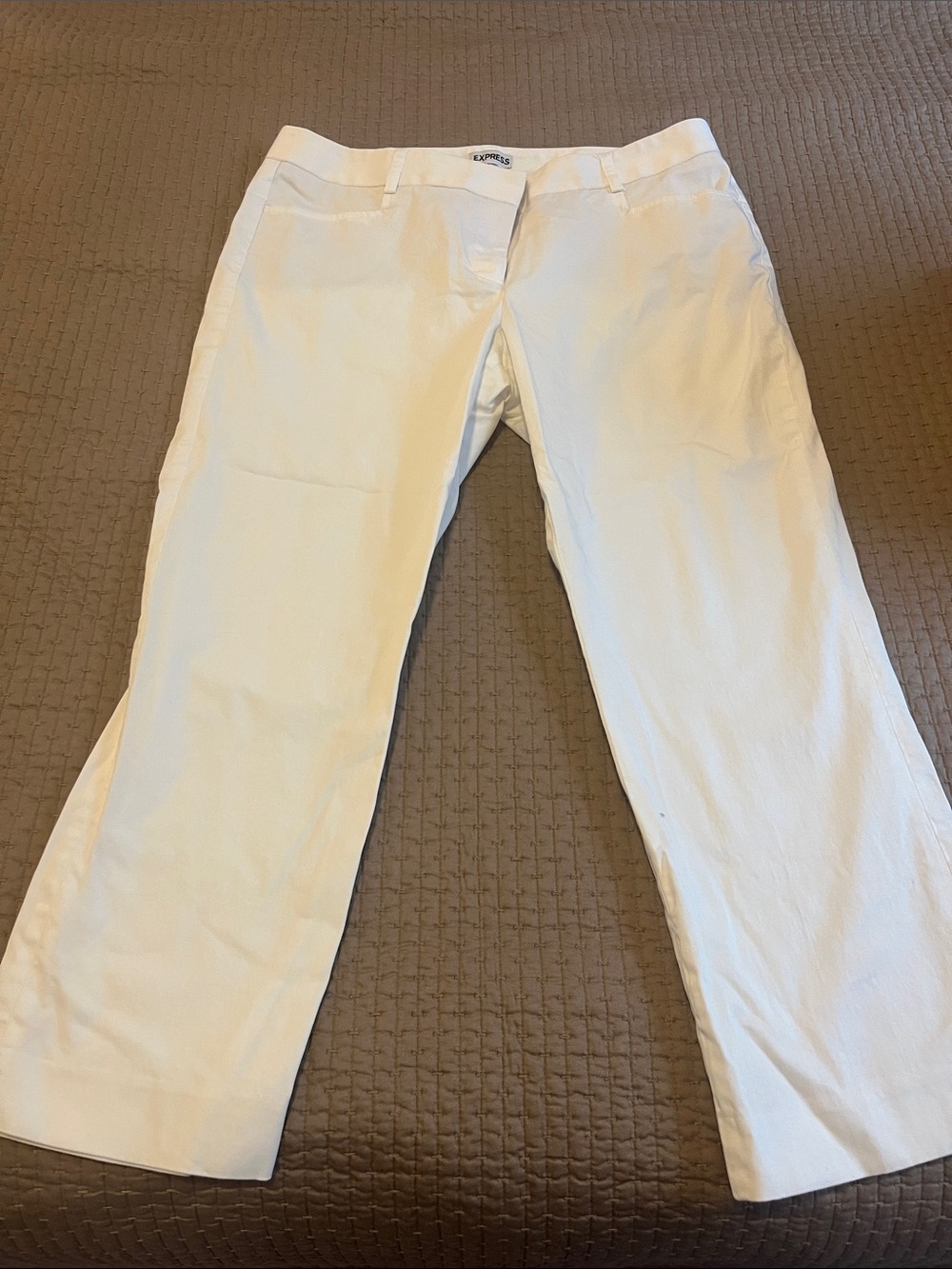 Express Columnist Women's White Boot-Cut Capris